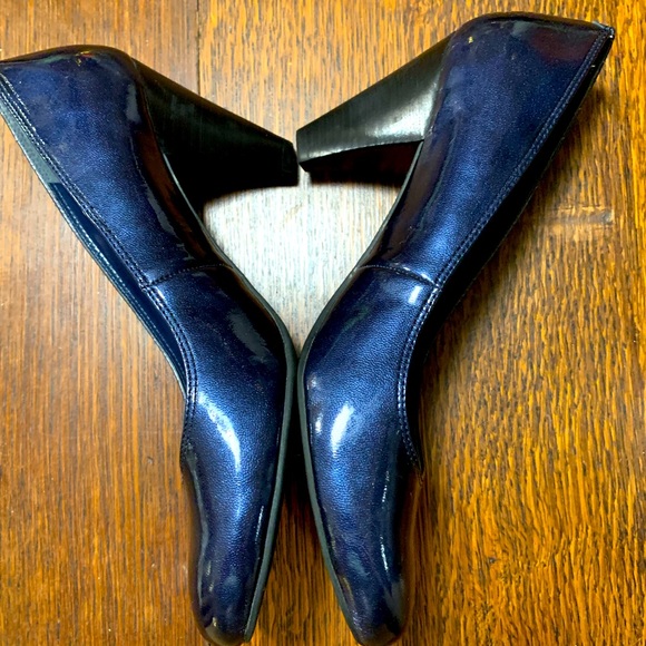 💙Kenneth Cole Reaction Dark Blue Pumps - Picture 3 of 4